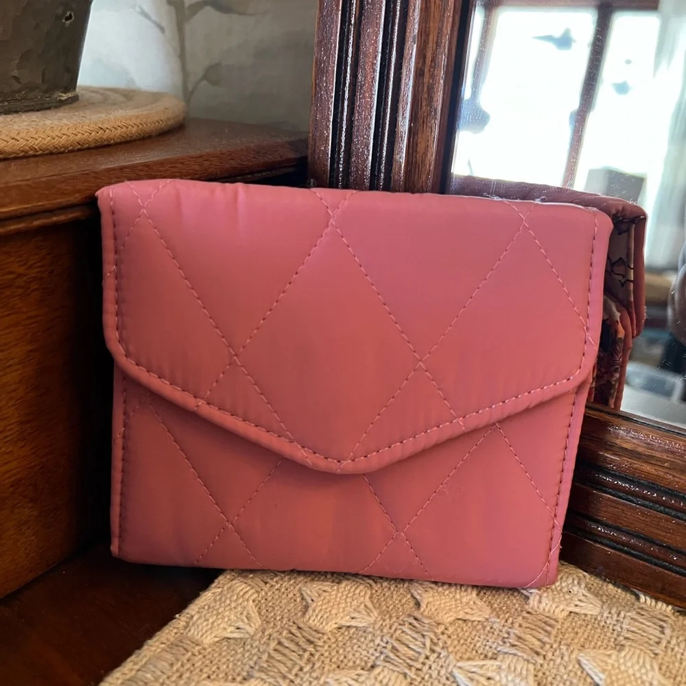 VERA BRADLEY Classic Ultralight RFID Quilted TriFold Wallet Dusty Pink & Floral - Picture 1 of 5